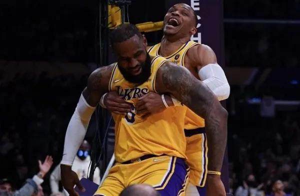 绝地求生直播-【观点】感冒加速老化 詹姆斯该向韦少学习做出牺牲